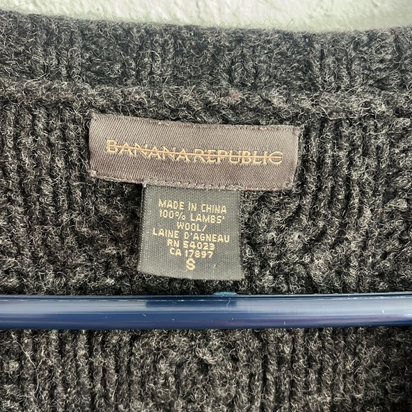 Banana Republic Dark Grey Lamb’s Wool Cable Knit Sweater V Neck - Picture 3 of 4